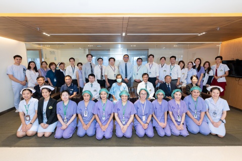 คณะแพทยศาสตร์โรงพยาบาลรามาธิบดี มหาวิทยาลัยมหิดล ประสบความสำเร็จในการผ่าตัดปลูกถ่ายหัวใจและการผ่าตัดปลูกถ่ายตับ (Combined heart-liver transplantation) ให้แก่ผู้ป่วยรายเดียวกันได้เป็นครั้งแรก