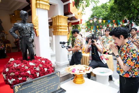 พิธีสรงน้ำพระพุทธรูปและศาลกรมหลวงชุมพรเขตอุดมศักดิ์ เนื่องในเทศกาลสงกรานต์ ประจำปี 2567