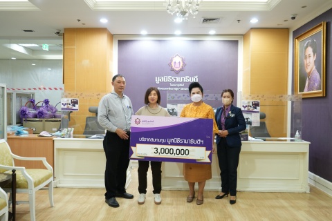 คุณกัลยา พัฒนะเอนก และครอบครัว บริจาคเงินแก่มูลนิธิรามาธิบดีฯ