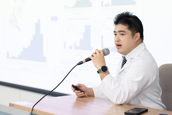 ต้อนรับคณะผู้เยี่ยมสำรวจจากสถาบันรับรองคุณภาพสถานพยาบาล (องค์การมหาชน) (สรพ.) ในโอกาสเข้าเยี่ยมสำรวจการรับรองเฉพาะโรค Program and Disease Specific Certification: PDSC "การดูแลรักษาผู้ป่วยโรคเนื้องอกต่อมใต้สมอง"