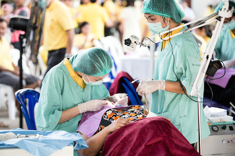 หน่วยแพทย์เคลื่อนที่บำเพ็ญสาธารณประโยชน์เพื่อร่วมเฉลิมพระเกียรติเนื่องในโอกาสมหามงคลพระราชพิธีบรมราชาภิเษก