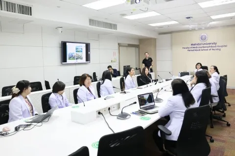 The administrative members, faculty, and staff of Ramathibodi School of Nursing welcomed the administrative member and student from Faculty of Health Sciences, University of Maribor, Slovenia.