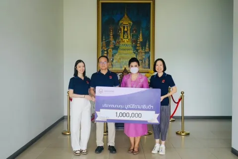 คุณธเนศ อิ่มอำนวยทรัพย์และครอบครัว บริจาคเงินแก่มูลนิธิรามาธิบดีฯ