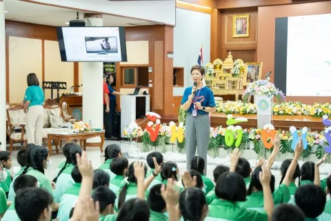 กิจกรรมให้ความรู้ “โครงการ Young Smart ราชเทวี”