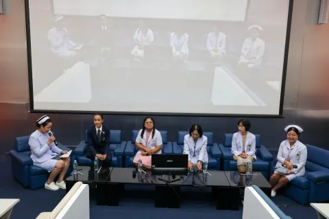 โรงเรียนพยาบาลรามาธิบดี ร่วมกับ ฝ่ายการพยาบาลโรงพยาบาลรามาธิบดี คณะแพทยศาสตร์โรงพยาบาลรามาธิบดี มหาวิทยาลัยมหิดล จัดงาน “วันพยาบาลแห่งชาติ” ประจำปี 2568