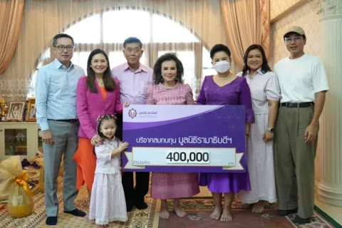 คุณอุไร คุณานันทกุล บริจาคเงินแก่มูลนิธิรามาธิบดีฯ