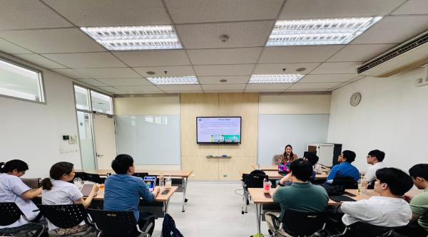 หัวหน้างานเวชภัณฑ์ปลอดเชื้อเป็นวิทยากรให้ความรู้ในเรื่อง Disinfection and sterilization และเรื่อง Visit CSSD